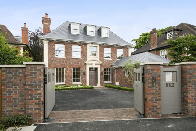 Family Home With Basement Leisure Facilities In Wimbledon